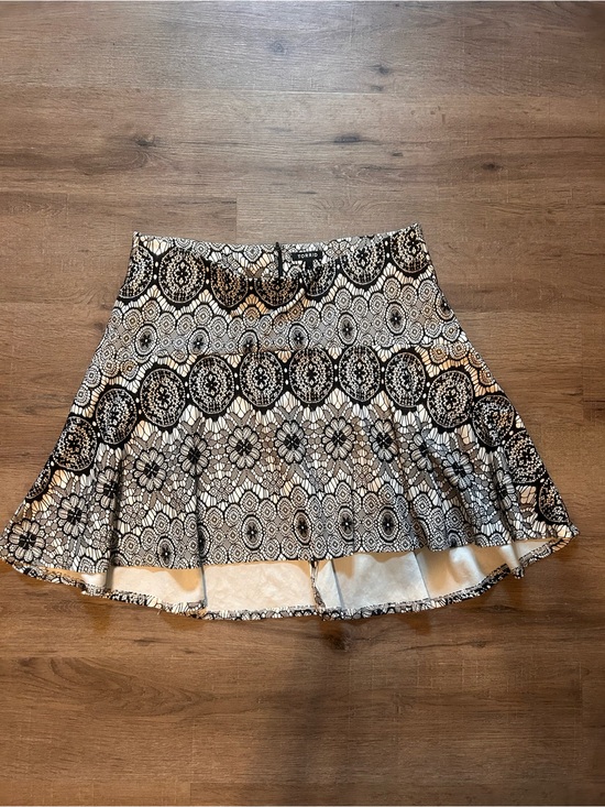 Torrid Dresses & Skirts - Torrid Skirt Womens Plus Size 1 Black & White Lace Overlay Hi-Lo Skater